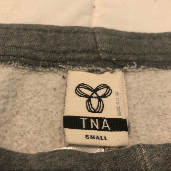 3/40$ TNA — Y2K Grey Cropped Joggers - Picture 7 of 8